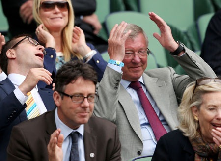 Với tước vị Sir, Ferguson được ngồi ở khu vực giành cho hoàng gia