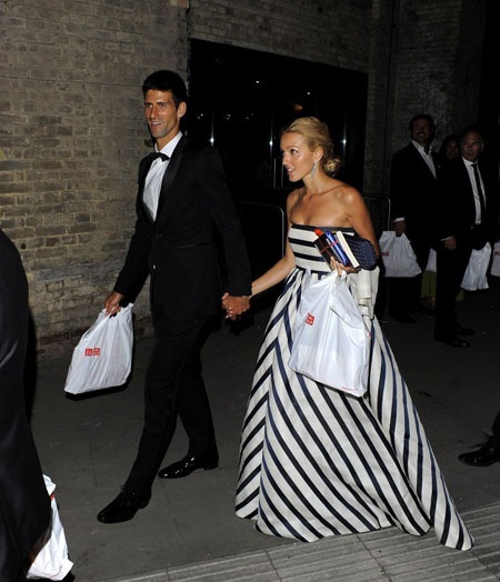 Chàng và nàng rời đêm tiệc