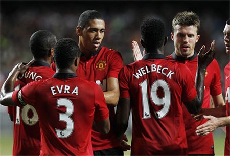 Welbeck giúp đội khách mở tỷ số từ sớm