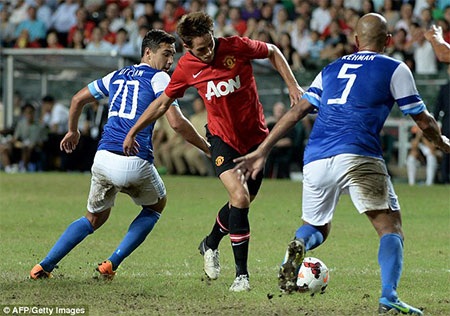 Pha đi bóng của tiền vệ trẻ Januzaj