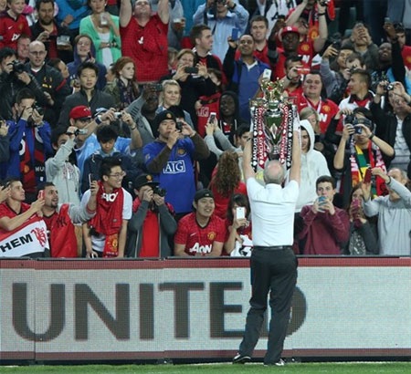 Tấm biểu ngữ ủng hộ MU của CĐV Australia