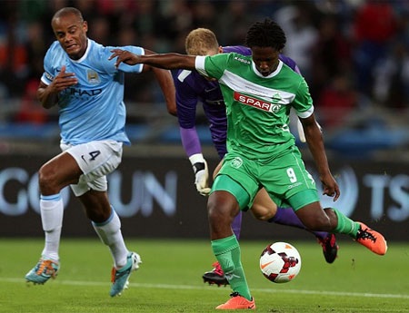 Sai lầm sơ đẳng của Kolarov khiến Man City bị thủng lưới trước