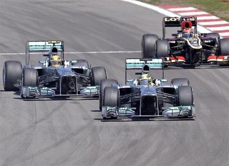 Bộ đôi của Mercedes đã có một chặng đua thất bại