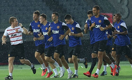 Kagawa đã cùng với HLV David Moyes có buổi họp báo tại Nhật Bản 