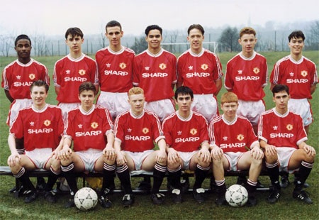 Nicky Butt (trái ) và David Beckham, Phil Neville với chiếc cúp vô địch FA Cup năm 1996