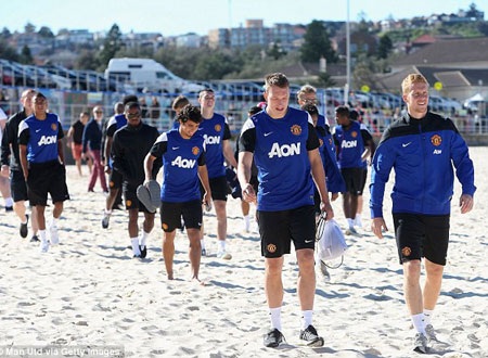 Các cầu thủ MU đã đi bộ đến bãi biển Bondi và tập luyện buổi cuối tại Sydney