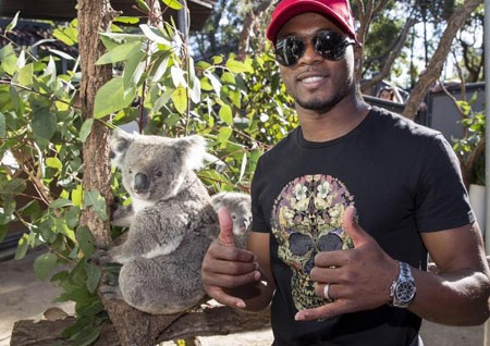 Evra bên cạnh một chú Koala