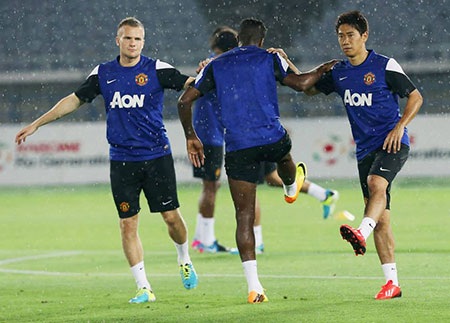 Các cầu thủ MU với bài khởi động