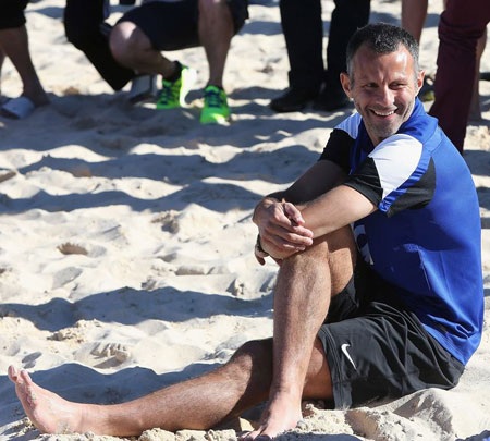 Giggs tập luyện cùng đồng đội