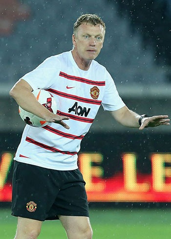 Moyes trao đổi với Van Persie