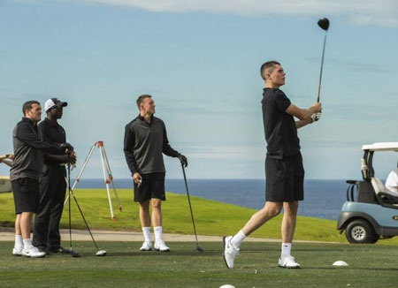 Cầu thủ trẻ Michale Keane theo các đàn anh đi chơi golf