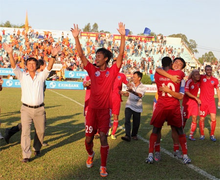 Niềm vui chiến thắng của các cầu thủ Quảng Nam