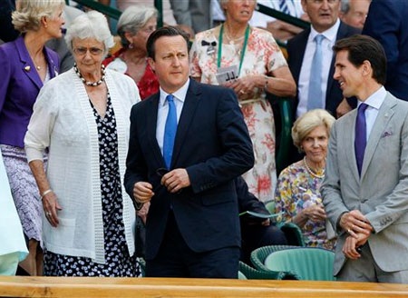 ... ông đến cùng mẹ, bà Marry