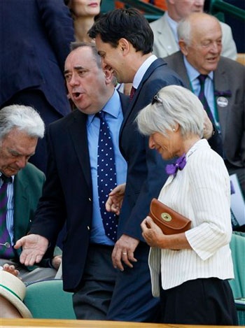 Thành viên ban nhạc Rolling Stone,  Ronnie Wood (trái) và vợ Sally Humphreys