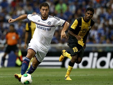 ..và Hazard là những người được Mourinho giữ lại sau hiệp 1. Ông đưa 9 cầu thủ mới vào sân