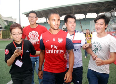 Walcott được các người hâm mộ săn đón