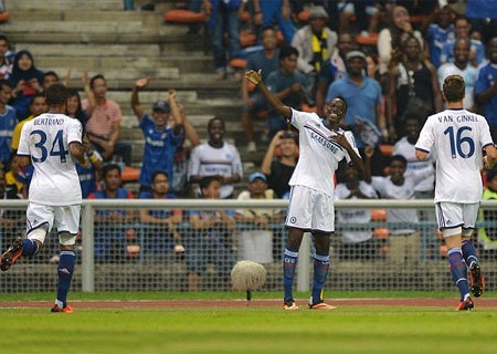 Bertrand Traore mới 17 tuổi và anh đang thử việc tại Chelsea