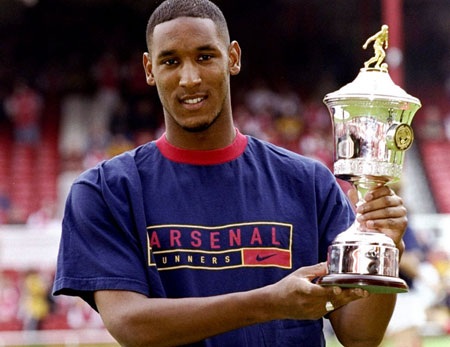 Năm 1999, anh nhận giải thưởng Cầu thủ trẻ xuất sắc nhất năm