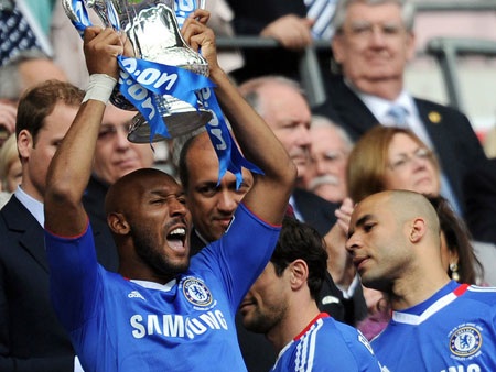 1 năm sau anh trở lại khoác áo Bolton