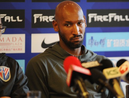 Nhưng cuộc song tại châu Á của tiền đạo người Pháp không yên ấm