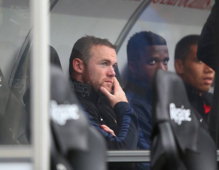 Rooney lặng lẽ trên băng ghế dự bị