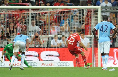 Tiền đạo người Đức đã đánh lừa được thủ thành Pantilimon