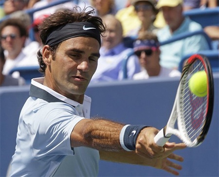 Federer đã có quyền tiến bước vào vòng tứ kết