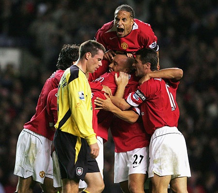 Tháng 9 năm 2003, Ferdinand quên buổi lấy mẫu kiểm tra doping và chịu án phạt treo giò tới 8 tháng