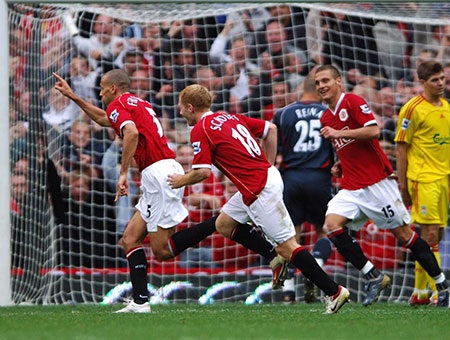 22/1/2006, Ferdinand ghi bàn thắng duy nhất giúp MU giành chiến thắng trước Liverpool
