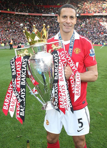 Chiếc cúp vô địch PL thứ 5 cùng MU ở mùa giải 20010/11