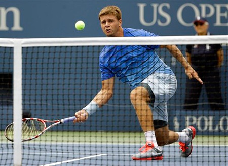 Harrison chẳng gây khó nhiều cho Nadal