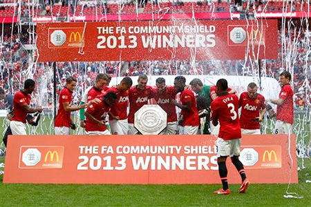 Evra làm đầu trò...