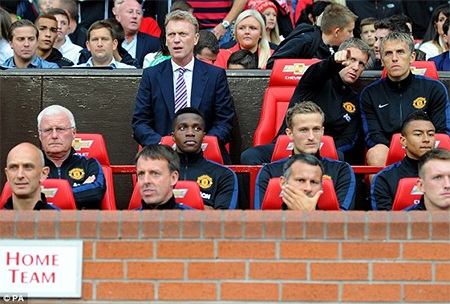 Moyes lần đầu được ngồi chiếc ghế của Fergie để lại tại Old Trafford