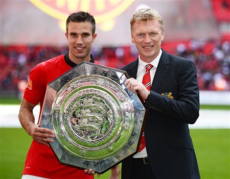 Van Persie và Moyes bên chiếc cúp