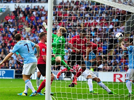 CĐV chủ nhà vui mừng với việc Man City bị thủng lưới