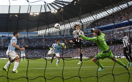 Cự ly kết thúc là khá gần và thủ thành Krul đành bất lực