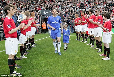 7 lần dẫn quân “tiến đánh” Old Trafford của Mourinho