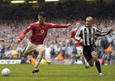 10 năm: C.Ronaldo leo lên đỉnh thế giới từ kẻ vô danh - 4 Ronaldo ghi bàn ở bán kết FA Cup với Newcastle