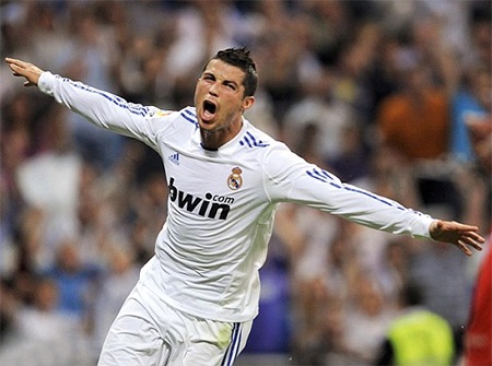 10 năm: C.Ronaldo leo lên đỉnh thế giới từ kẻ vô danh - 16 Ronaldo thăng hoa với 53 bàn thắng trong mùa giải thứ 2 khoác áo Real Madrid