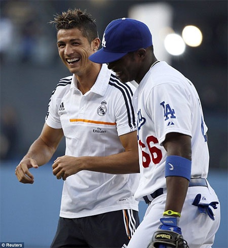 Hai người khá thoải mái và sau đó đã có một màn tâng bóng thi