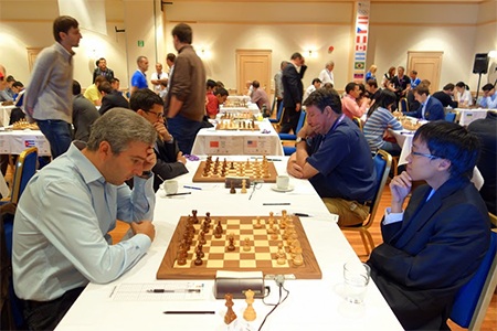 Trường Sơn đối đầu với Vladimir Akopian