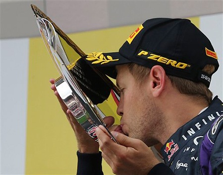 Vettel giành ngôi vô địch tại đường đua của Bỉ - 1 Vettel đã có chiến thắng thứ 5 ở mùa giải năm nay