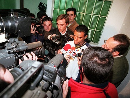 10 cầu thủ phá kỷ lục chuyển nhượng thế giới gần nhất