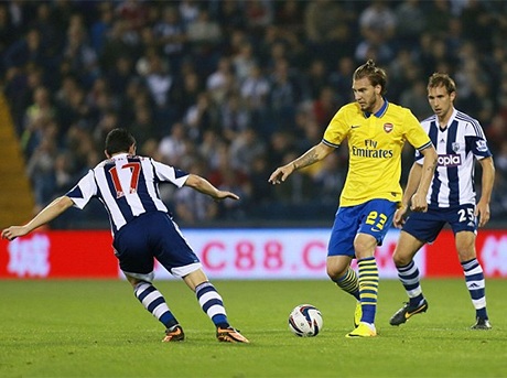 Bendtner chẳng để lại dấu ấn nào trong trận gặp West Brom