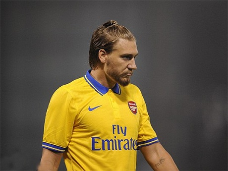 Anh là người sút đầu tiên, góp phần vào chiến thắng 4-3 của Pháo thủ