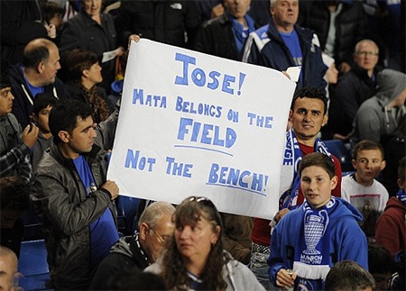 CĐV Chelsea phản đối Mourinho để Mata ở ghế dự bị