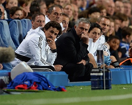 Basel hạ đo ván Chelsea tại Stamford Bridge - 2 Mourinho đang tỏ ra bất lực với Chelsea