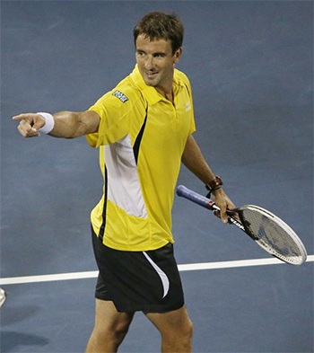 “Tàu tốc hành” Federer bị chặn đứng tại vòng 4 - 2 Robredo đã có mặt tại tứ kết