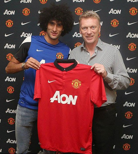 Fellaini mang áo số 31 tại Man Utd - 6 Moyes và Fellaini bên chiếc áo đấu của MU