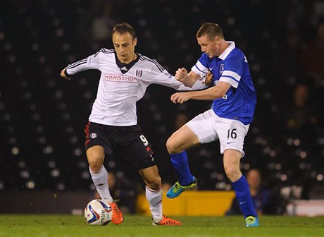 Berbatov trở lại và Fulham tìm lại được sức mạnh cần thiết để đánh bại Everton 2-1